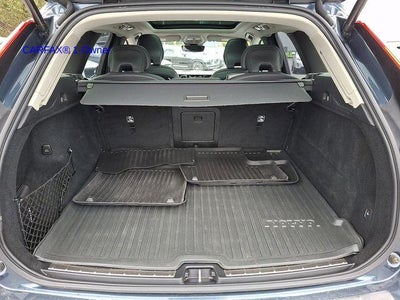 2023 Volvo XC60 B5 AWD Ultimate Dark Theme