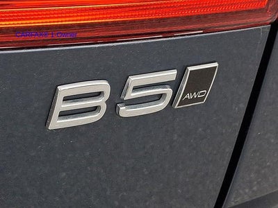 2023 Volvo XC60 B5 AWD Ultimate Dark Theme