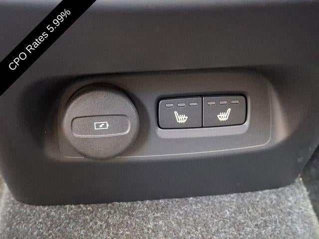 2023 Volvo XC40 B5 AWD Ultimate Bright Theme