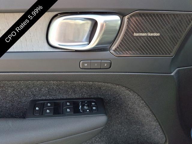 2023 Volvo XC40 B5 AWD Ultimate Bright Theme