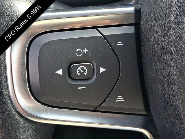 2023 Volvo XC40 B5 AWD Ultimate Bright Theme