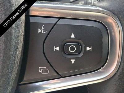 2023 Volvo XC40 B5 AWD Ultimate Bright Theme