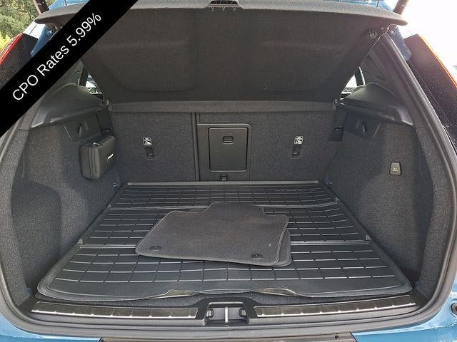 2023 Volvo XC40 B5 AWD Ultimate Bright Theme