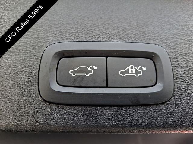 2023 Volvo XC40 B5 AWD Ultimate Bright Theme