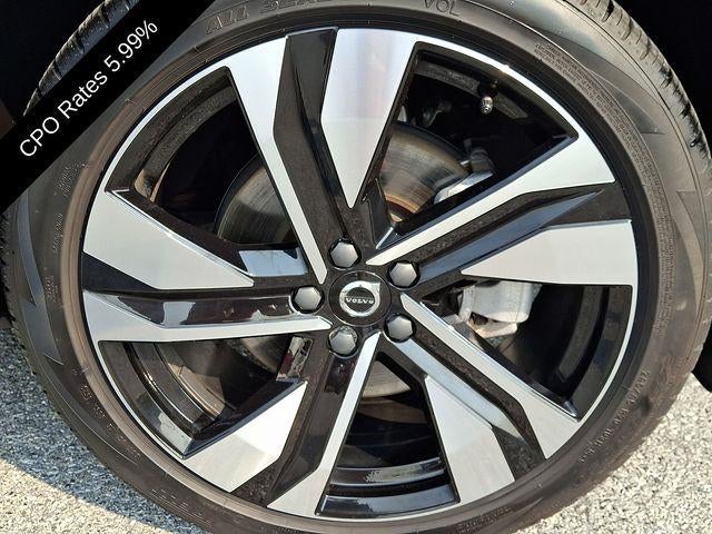 2023 Volvo XC40 B5 AWD Ultimate Bright Theme