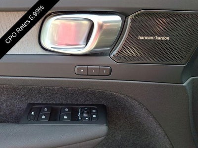2023 Volvo XC40 B5 AWD Ultimate Bright Theme