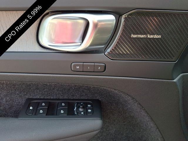 2023 Volvo XC40 B5 AWD Ultimate Bright Theme