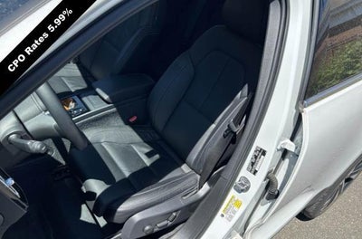 2023 Volvo XC40 B5 AWD Ultimate Bright Theme