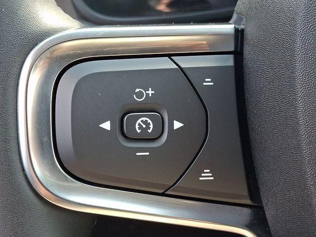 2023 Volvo XC40 B5 AWD Ultimate Bright Theme