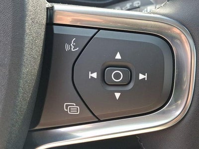 2023 Volvo XC40 B5 AWD Ultimate Bright Theme