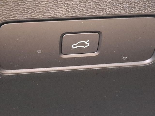 2023 Volvo XC40 B5 AWD Ultimate Bright Theme