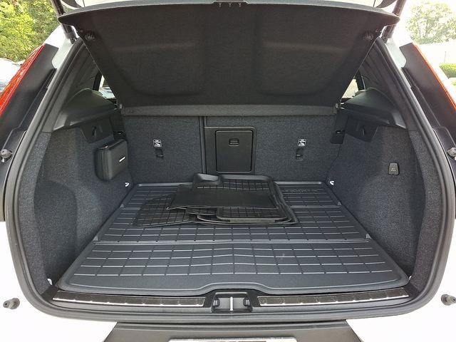 2023 Volvo XC40 B5 AWD Ultimate Bright Theme