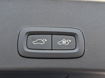 2023 Volvo XC40 B5 AWD Ultimate Bright Theme