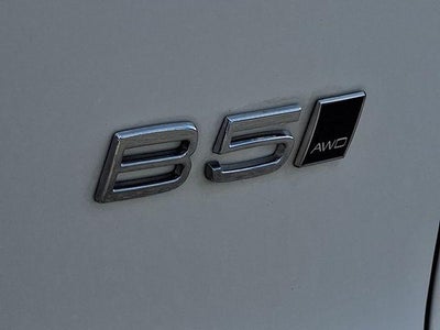 2023 Volvo XC40 B5 AWD Ultimate Bright Theme