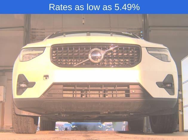 2025 Volvo XC40 B5 AWD Plus Dark Theme