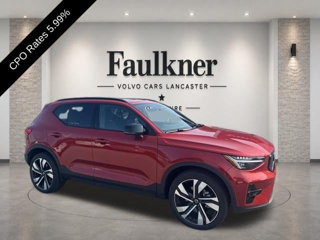 2025 Volvo XC40 B5 AWD Plus Dark Theme
