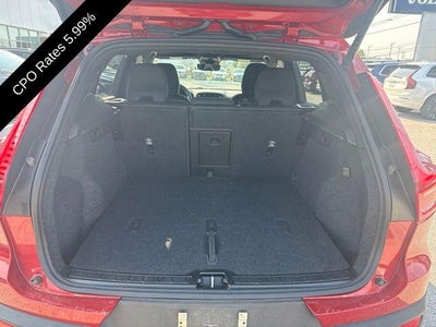 2025 Volvo XC40 B5 AWD Plus Dark Theme