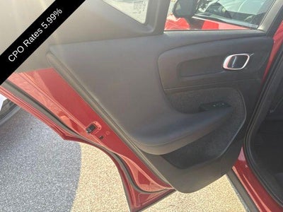 2025 Volvo XC40 B5 AWD Plus Dark Theme