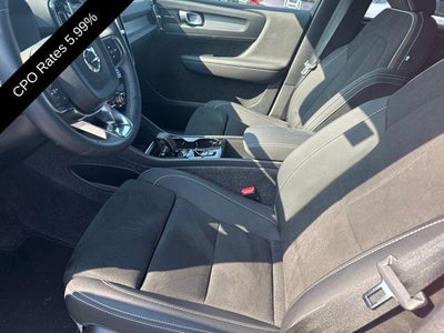 2025 Volvo XC40 B5 AWD Plus Dark Theme