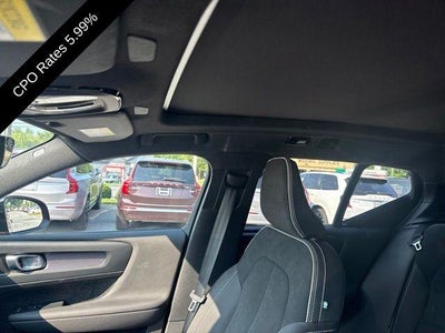 2025 Volvo XC40 B5 AWD Plus Dark Theme