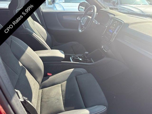 2025 Volvo XC40 B5 AWD Plus Dark Theme