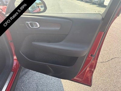 2025 Volvo XC40 B5 AWD Plus Dark Theme