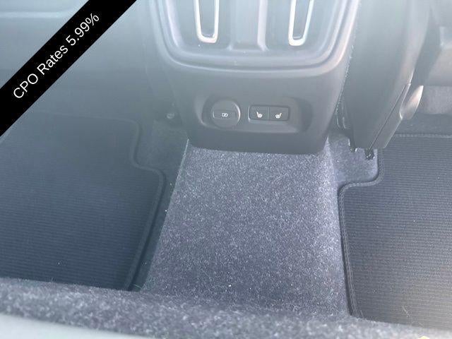 2025 Volvo XC40 B5 AWD Plus Dark Theme