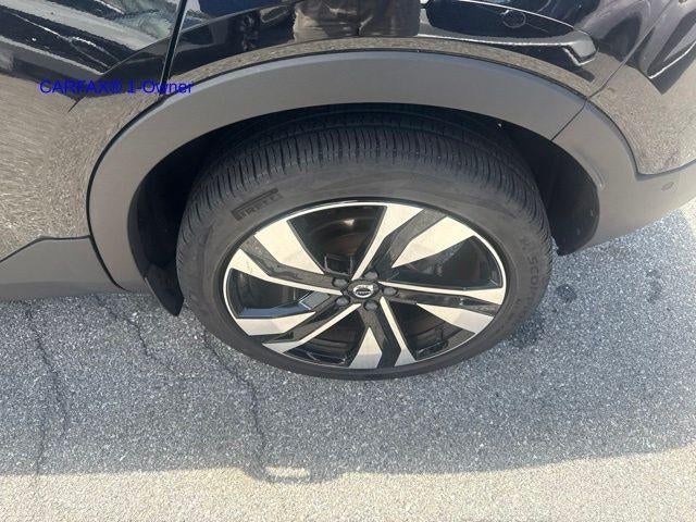 2024 Volvo XC40 B5 AWD Plus Bright Theme