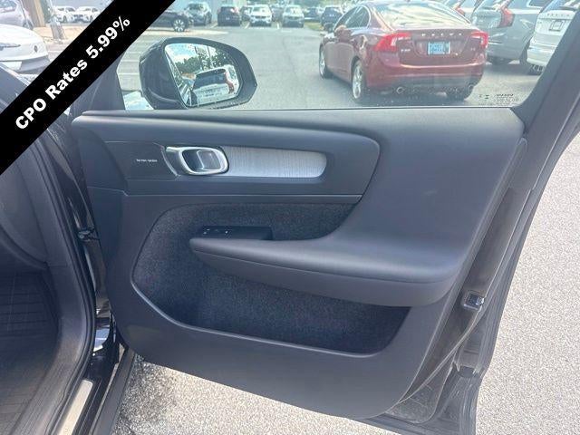 2024 Volvo XC40 B5 AWD Plus Bright Theme
