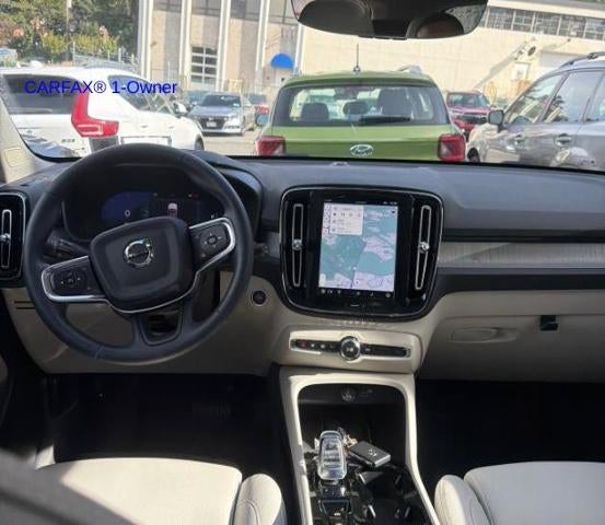 2024 Volvo XC40 B5 AWD Plus Bright Theme
