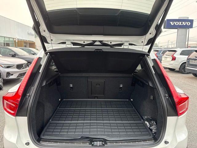 2024 Volvo XC40 B5 AWD Ultimate Bright Theme