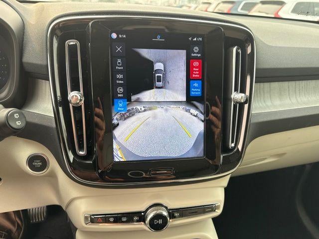 2024 Volvo XC40 B5 AWD Ultimate Bright Theme