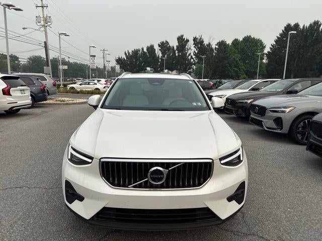 2024 Volvo XC40 B5 AWD Ultimate Bright Theme