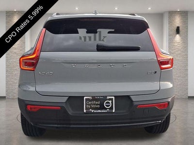 2024 Volvo XC40 B5 AWD Plus Dark Theme