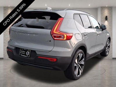 2024 Volvo XC40 B5 AWD Plus Dark Theme