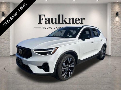 2024 Volvo XC40 B5 AWD Plus Dark Theme