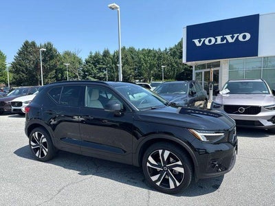 2024 Volvo XC40 B5 AWD Plus Dark Theme