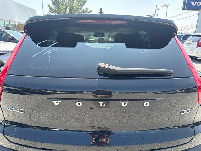 2024 Volvo XC40 B5 AWD Plus Dark Theme