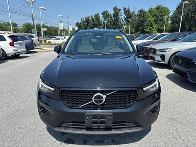 2024 Volvo XC40 B5 AWD Plus Dark Theme