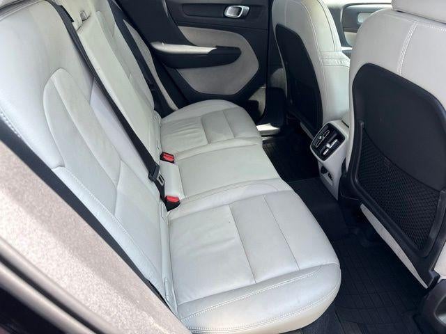 2024 Volvo XC40 B5 AWD Plus Dark Theme