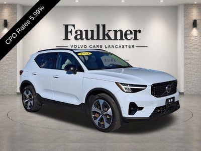 2024 Volvo XC40 B5 AWD Plus Dark Theme