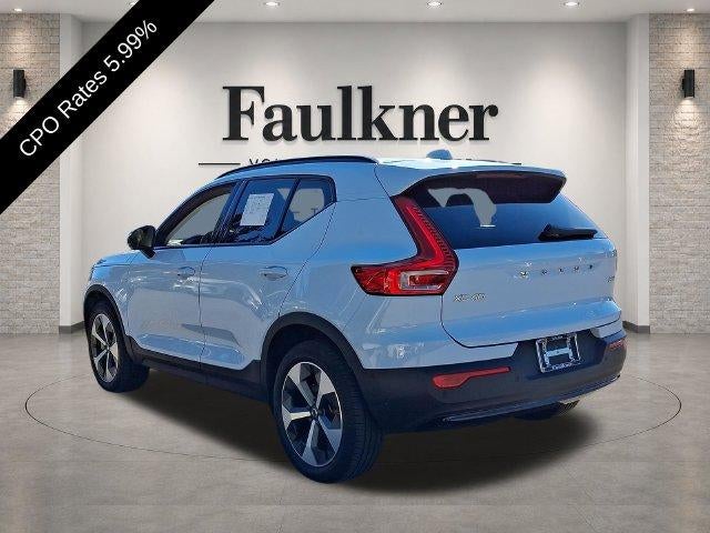 2024 Volvo XC40 B5 AWD Plus Dark Theme