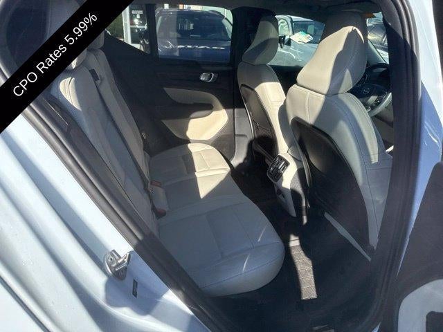 2024 Volvo XC40 B5 AWD Plus Dark Theme
