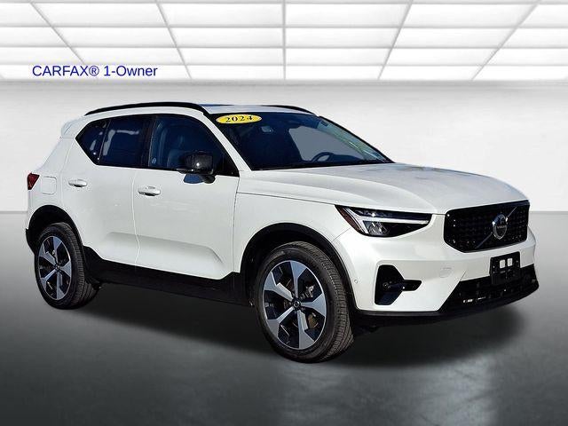 2024 Volvo XC40 B5 AWD Plus Dark Theme