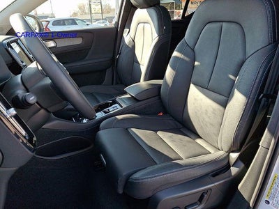 2024 Volvo XC40 B5 AWD Plus Dark Theme