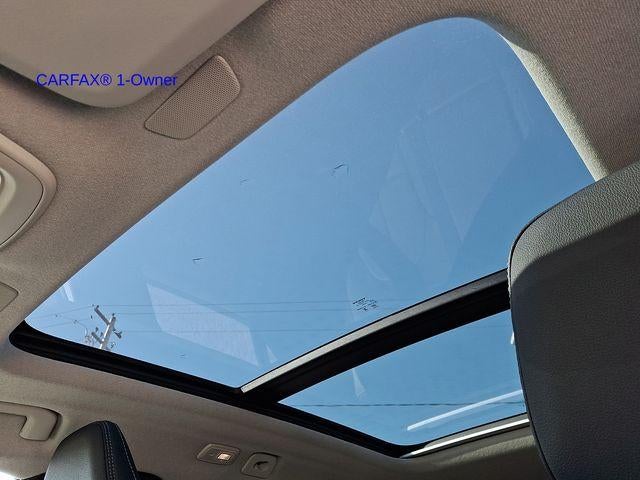 2024 Volvo XC40 B5 AWD Plus Dark Theme