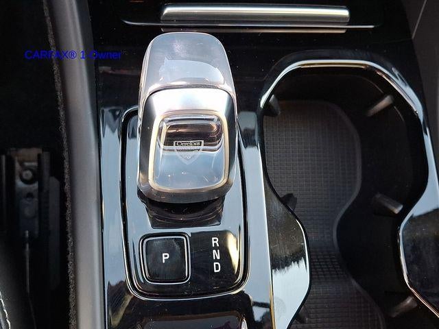 2024 Volvo XC40 B5 AWD Plus Dark Theme