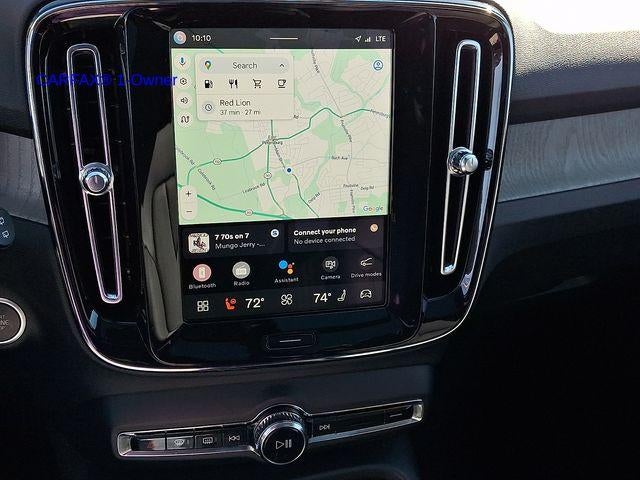 2024 Volvo XC40 B5 AWD Plus Dark Theme