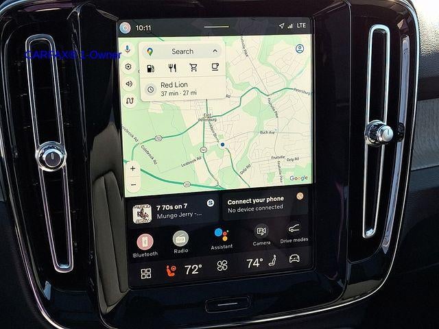 2024 Volvo XC40 B5 AWD Plus Dark Theme