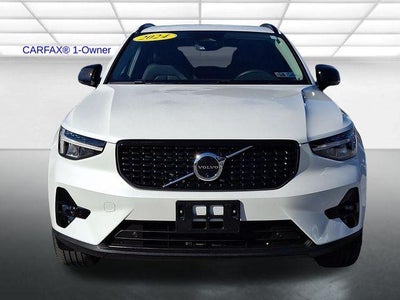 2024 Volvo XC40 B5 AWD Plus Dark Theme